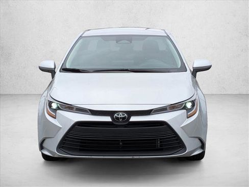 Used 2025 Toyota Corolla LE image 2