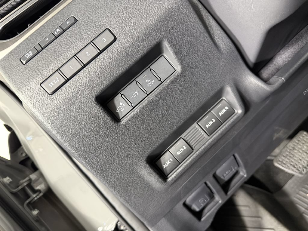 Used 2025 Lexus GX 550 AWD/4WD image 46
