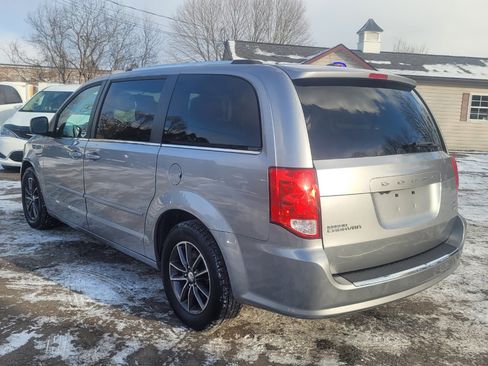 Used 2017 Dodge Grand Caravan SXT image 6