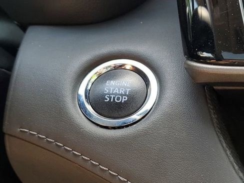 Used 2022 Toyota Highlander XLE AWD/4WD image 14