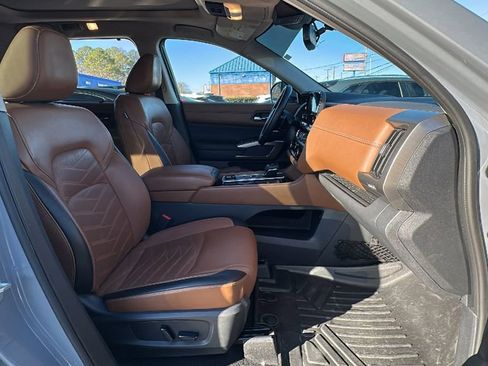 Used 2022 Nissan Pathfinder Platinum w/ Cargo Package image 15