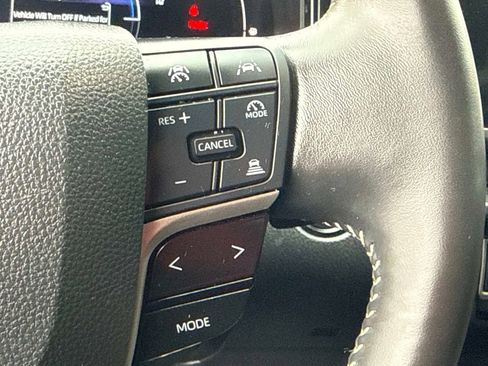 Used 2025 Toyota Camry SE image 27