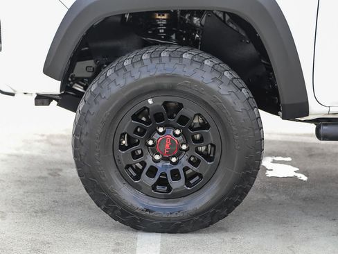 Certified 2017 Toyota Tacoma SR w/ Tow Package AWD/4WD image 10