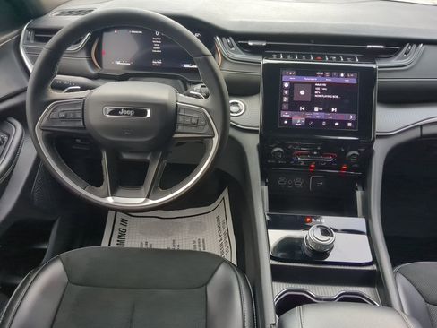 Used 2025 Jeep Grand Cherokee L Laredo image 42