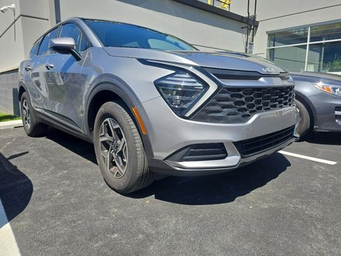 Used 2025 Kia Sportage LX image 2