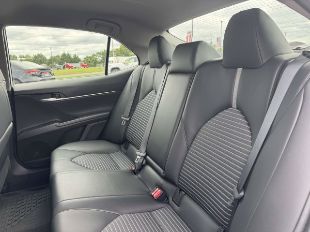 Used 2024 Toyota Camry SE w/ Cold Weather Package FWD image 18