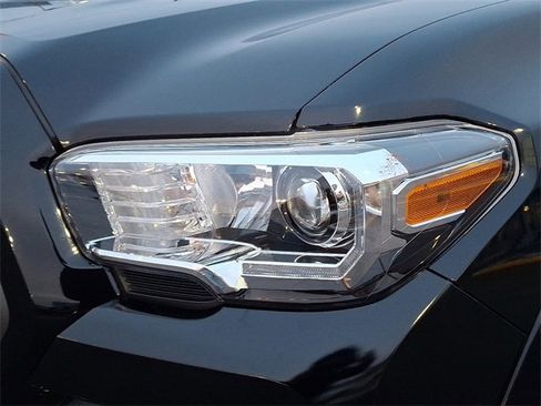 Certified 2022 Toyota Tacoma TRD Sport image 14