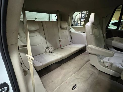 Used 2016 Cadillac Escalade Luxury AWD/4WD image 26