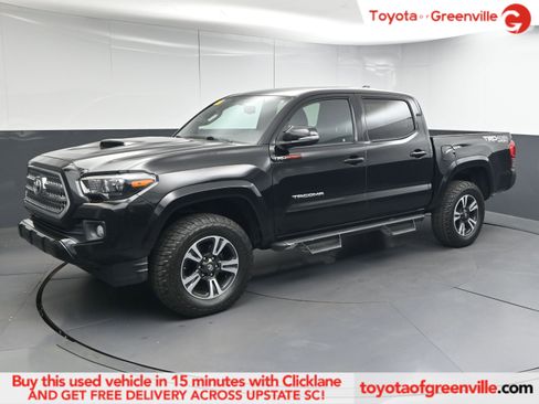 Used 2017 Toyota Tacoma TRD Sport image 1