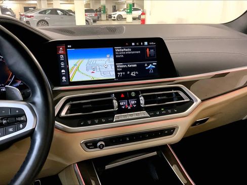 Used 2022 BMW X5 xDrive40i w/ M Sport Package image 6
