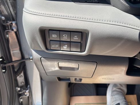 Used 2026 Toyota Highlander Limited AWD/4WD image 21