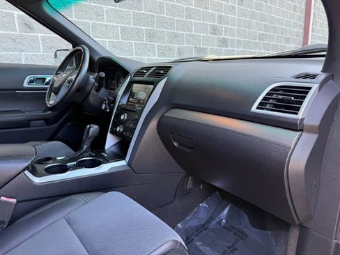 Used 2015 Ford Explorer XLT w/ Equipment Group 202A image 19