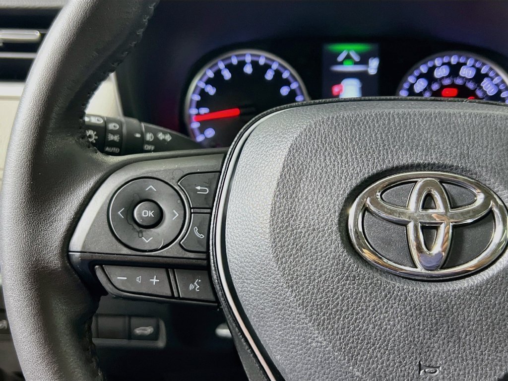 Used 2022 Toyota RAV4 XLE Premium FWD image 18
