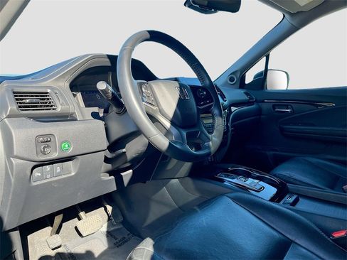 Used 2020 Honda Pilot Touring image 9