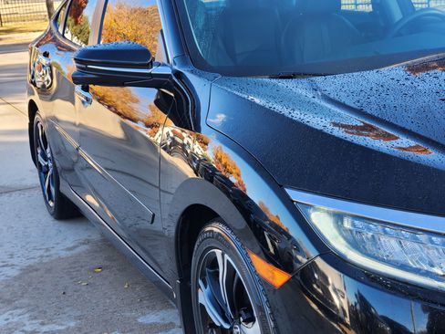 Used 2017 Honda Civic Touring image 8