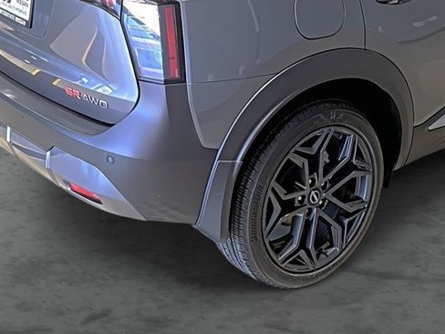 Used 2025 Nissan Kicks SR AWD/4WD image 13