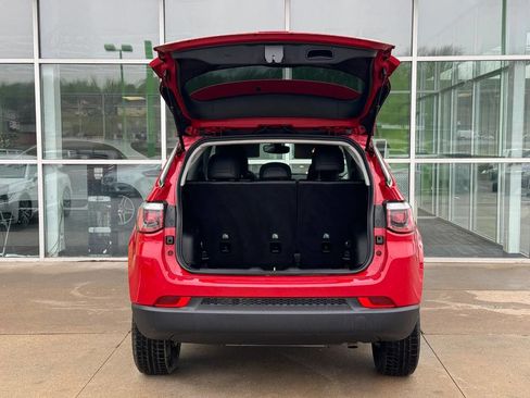 Used 2019 Jeep Compass Latitude AWD/4WD image 26