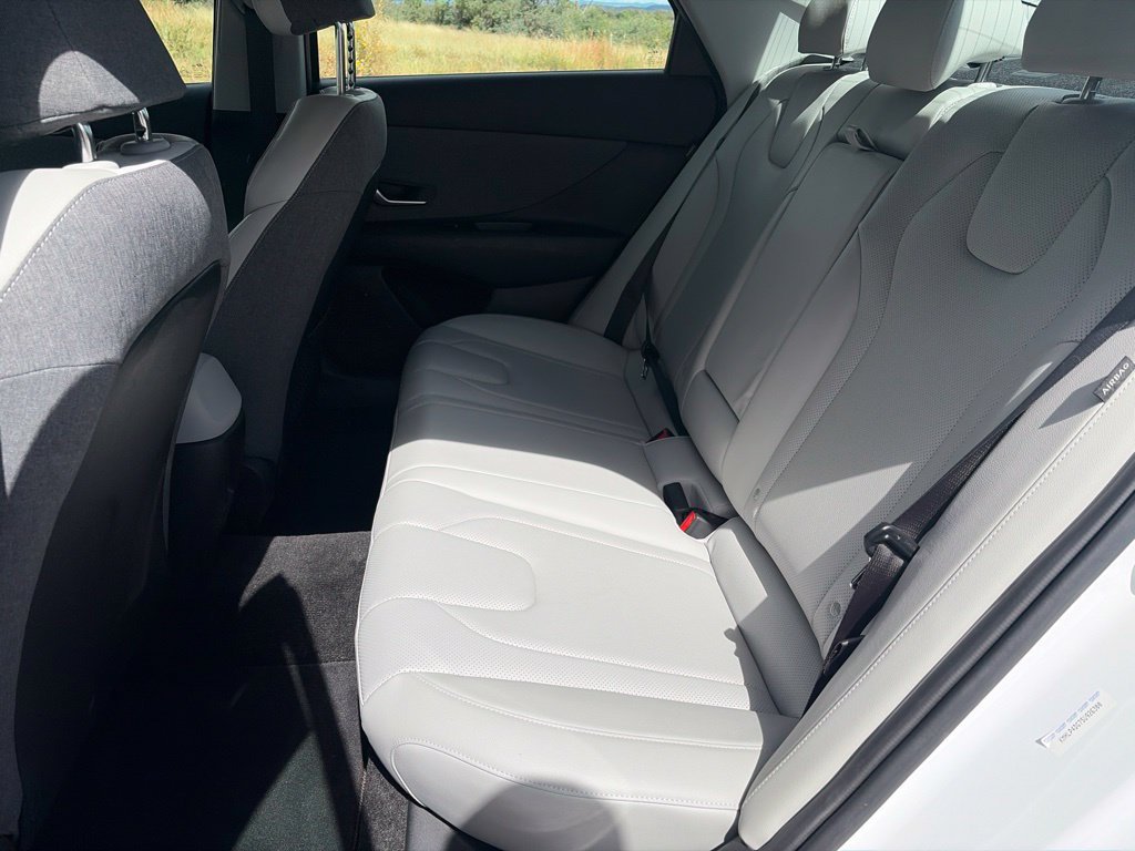 Certified 2025 Hyundai Elantra Limited FWD image 13