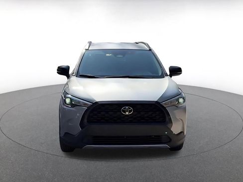 Used 2025 Toyota Corolla Cross LE image 4