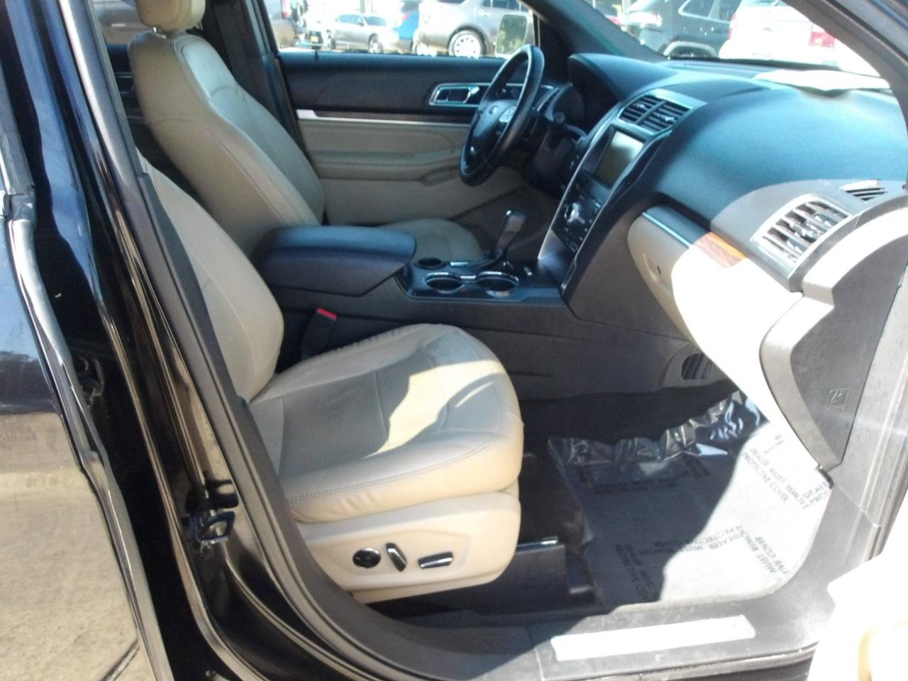 Used 2016 Ford Explorer Limited w/ Equipment Group 301A FWD image 10