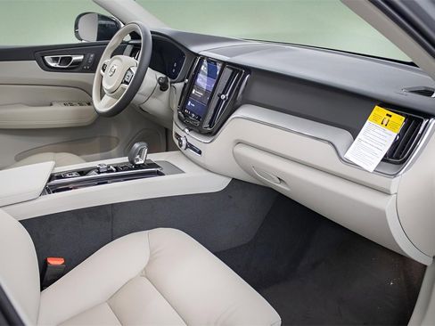 Certified 2025 Volvo XC60 B5 Plus w/ Protection Package Premier image 32