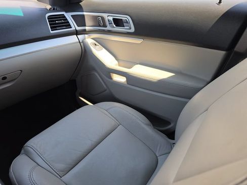Used 2013 Ford Explorer XLT FWD image 20
