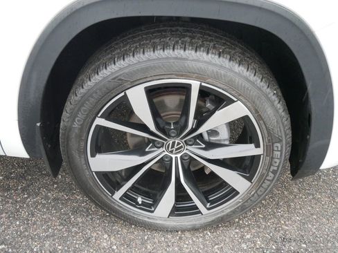 Used 2024 Volkswagen Atlas SEL Premium R-Line AWD/4WD image 8