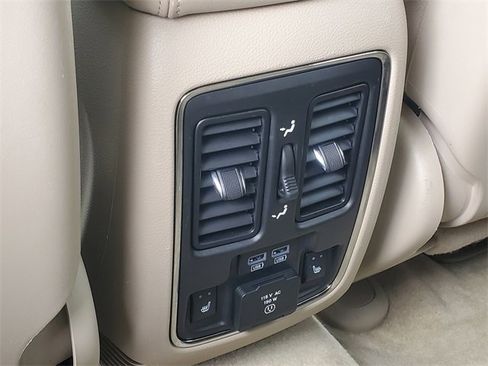 Used 2018 Jeep Grand Cherokee Overland image 38