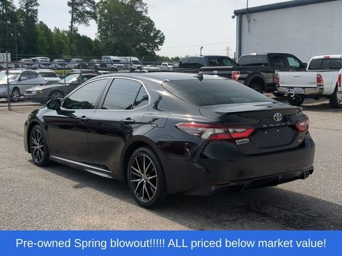 Used 2022 Toyota Camry SE w/ Convenience Package FWD image 11