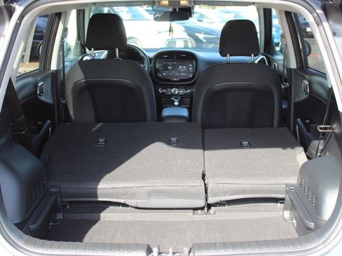Used 2025 Kia Soul LX w/ LX Technology Package FWD image 14
