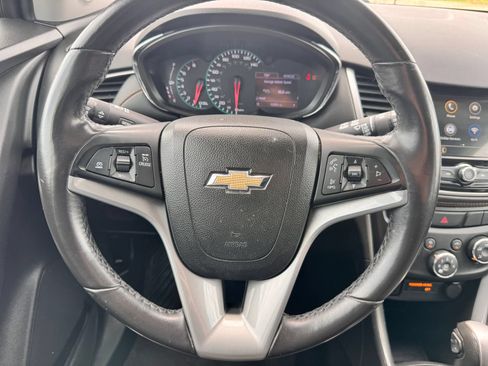 Used 2019 Chevrolet Trax LT w/ LT Convenience Package FWD image 14