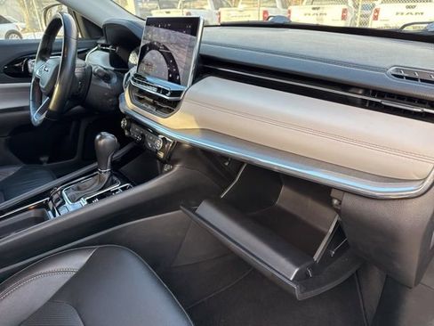 Used 2022 Jeep Compass Limited image 22