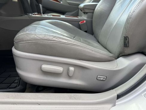 Used 2011 Toyota Camry XLE w/ SE/XLE Extra-Value Pkg FWD image 19