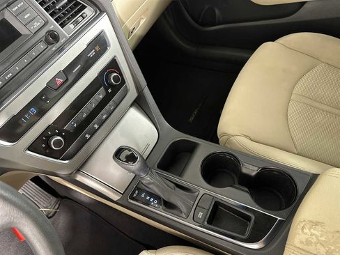 Used 2015 Hyundai Sonata SE image 16