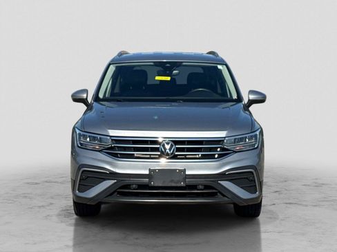 Used 2024 Volkswagen Tiguan SE AWD/4WD image 2