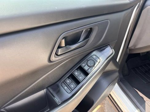 Used 2024 Nissan Rogue S AWD/4WD image 18