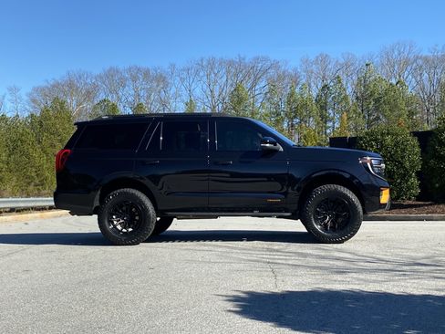 Used 2025 Ford Expedition Tremor image 6