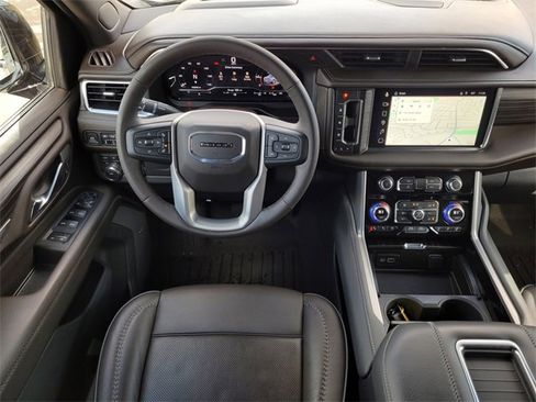 Used 2023 GMC Yukon Denali image 10