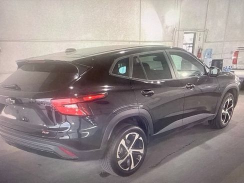 Used 2026 Chevrolet Trax RS FWD image 4