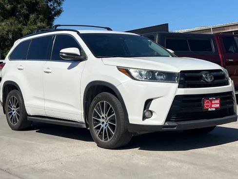 Used 2018 Toyota Highlander SE FWD image 10