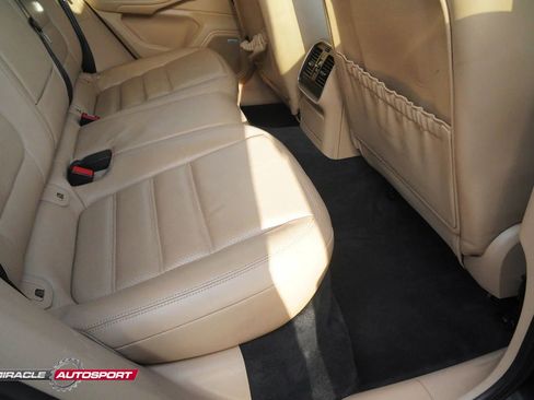 Used 2017 Porsche Macan Turbo image 38