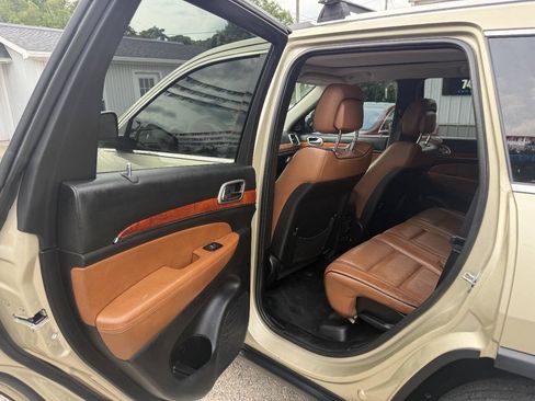 Used 2011 Jeep Grand Cherokee Overland AWD/4WD image 9