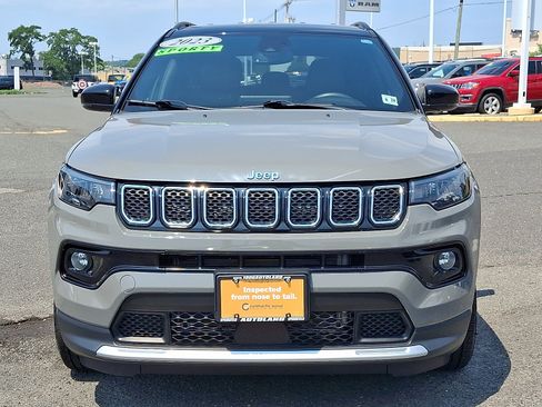 Used 2023 Jeep Compass Limited AWD/4WD image 2