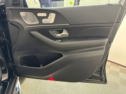 Certified 2025 Mercedes-Benz GLS 580 4MATIC w/ Acoustic Comfort Package image 22