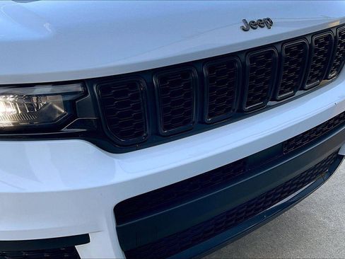Used 2023 Jeep Grand Cherokee L Laredo image 29