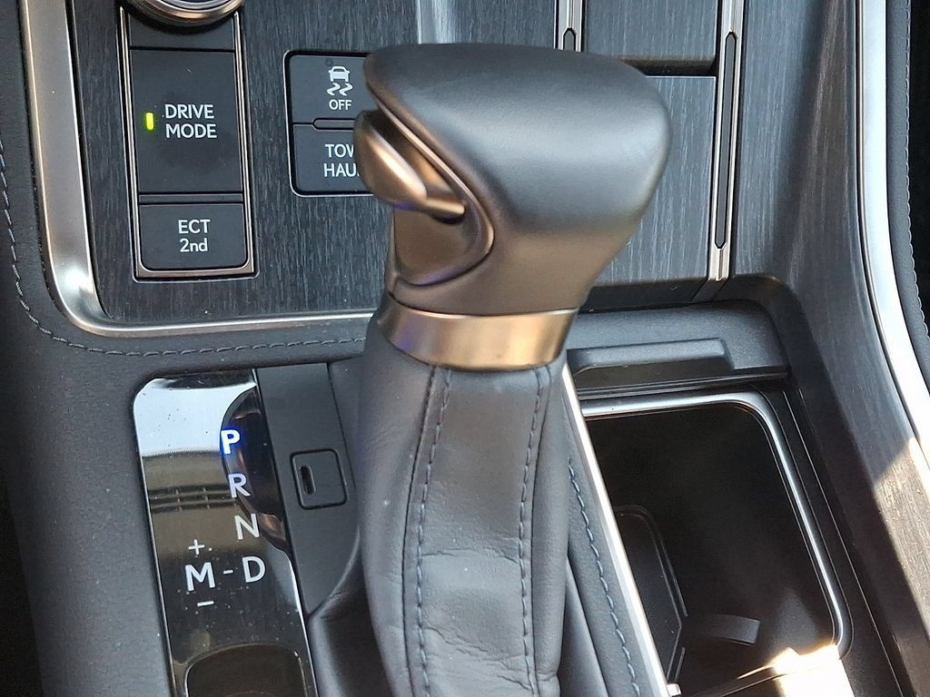 Used 2024 Lexus GX 550 w/ Accessory Package (31) AWD/4WD image 16