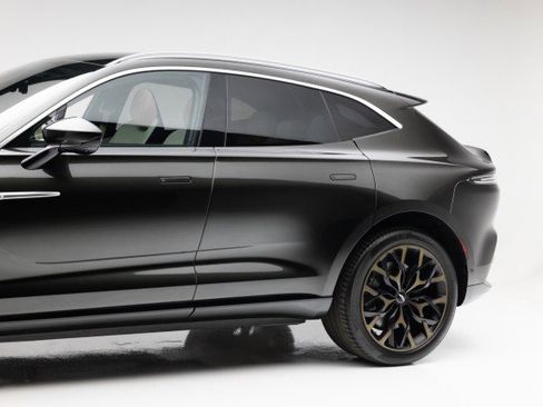 Used 2021 Aston Martin DBX image 29