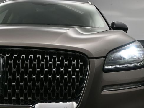 Used 2021 Lincoln Corsair FWD w/ Premium Package image 17