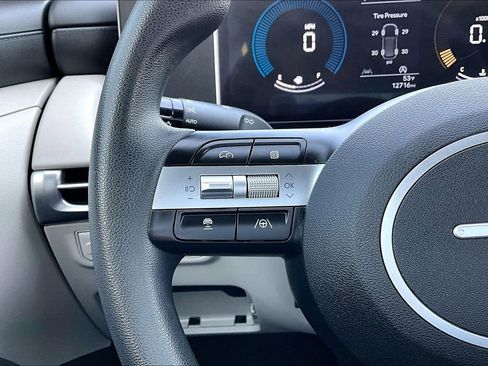 Used 2025 Hyundai Tucson SE image 18