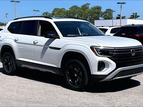 New 2026 Volkswagen Atlas Peak Edition AWD/4WD image 2